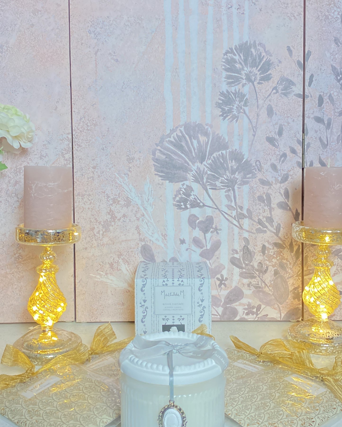 BOUGIE PARFUMÉE ÉLÉGANTE