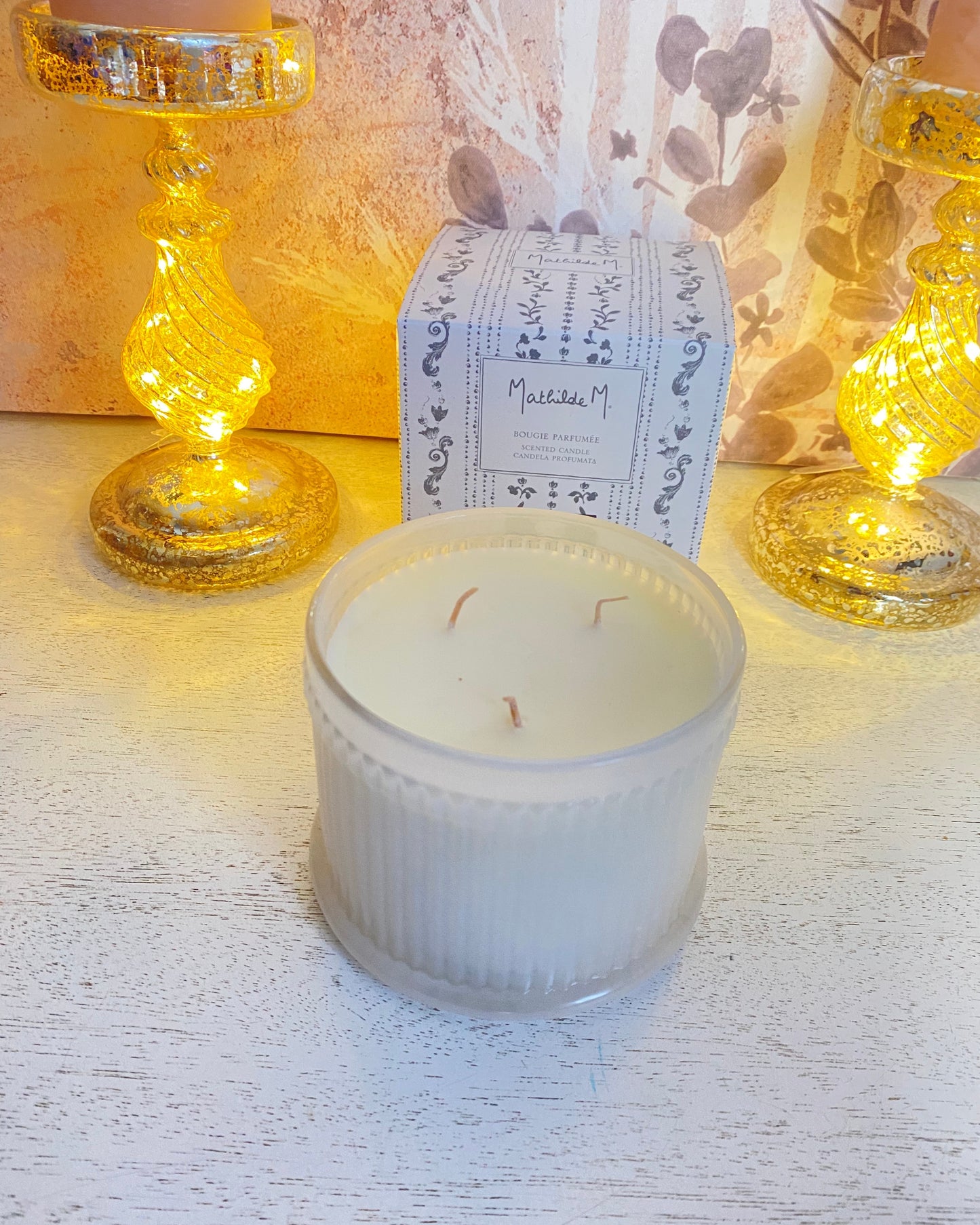 BOUGIE PARFUMÉE ÉLÉGANTE